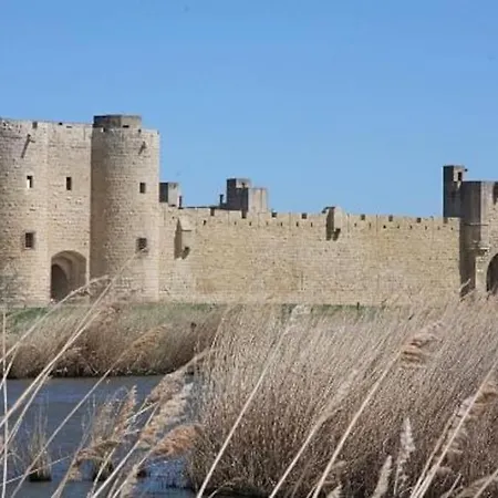 A 500 M Des Remparts